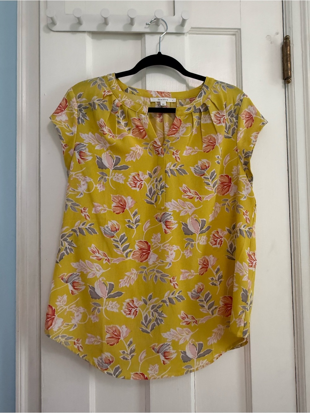 Tahari Yellow Floral Split-Neck Cap Sleeve Blouse